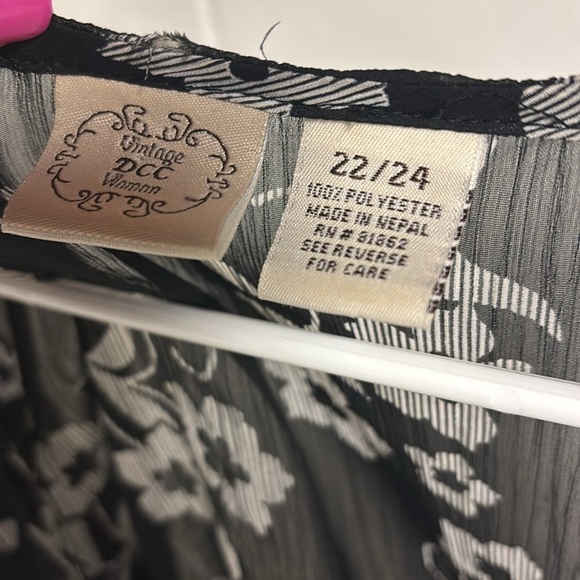 Black and White Sheer Floral Blouse - Picture 2 of 5